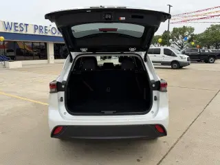 Toyota Highlander 2025 LE 4dr SUV