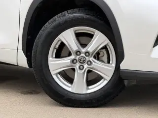 Toyota Highlander 2025 LE 4dr SUV