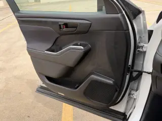 Toyota Highlander 2025 LE 4dr SUV