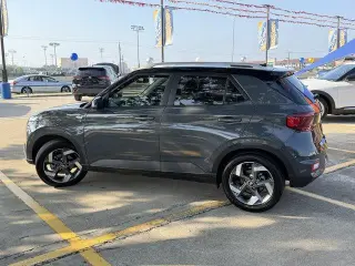 Hyundai VENUE 2025 SEL 4dr Crossover