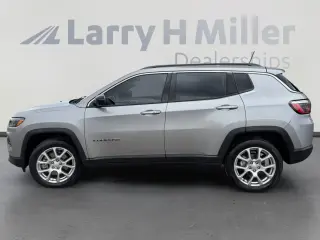 Jeep Compass 2023 4x4 Latitude Lux 4dr SUV