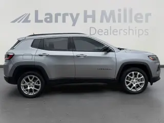 Jeep Compass 2023 4x4 Latitude Lux 4dr SUV