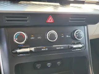 Kia Carnival 2023 LX 4dr Mini-Van