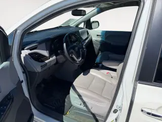 Toyota Sienna 2017 AWD XLE 7-Passenger 4dr Mini-Van