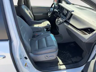 Toyota Sienna 2017 AWD XLE 7-Passenger 4dr Mini-Van