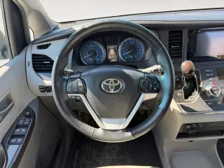 Toyota Sienna 2017 AWD XLE 7-Passenger 4dr Mini-Van