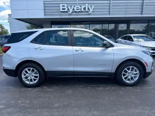 Chevrolet Equinox 2022 4x4 LS 4dr SUV w/1FL