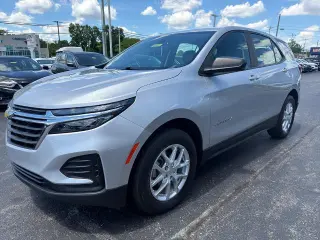 Chevrolet Equinox 2022 4x4 LS 4dr SUV w/1FL