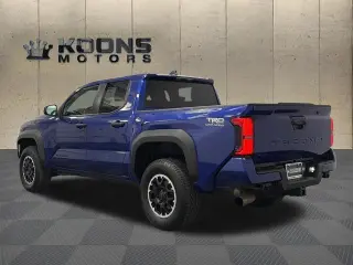 Toyota Tacoma 2024 4x4 SR5 4dr Double Cab 5.0 ft SB