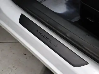 Tesla Model 3 2023 4dr Sedan