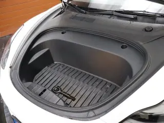 Tesla Model 3 2023 4dr Sedan