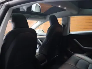 Tesla Model 3 2023 4dr Sedan