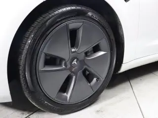 Tesla Model 3 2023 4dr Sedan