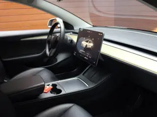 Tesla Model 3 2023 4dr Sedan