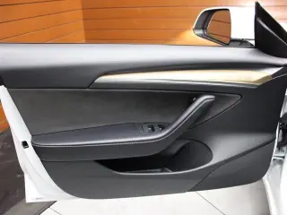 Tesla Model 3 2023 4dr Sedan