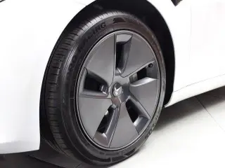 Tesla Model 3 2023 4dr Sedan
