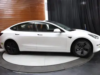 Tesla Model 3 2023 4dr Sedan