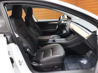 Tesla Model 3 2023 4dr Sedan
