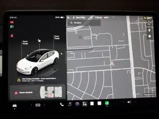 Tesla Model 3 2023 4dr Sedan