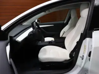 Tesla Model 3 2023 4dr Sedan