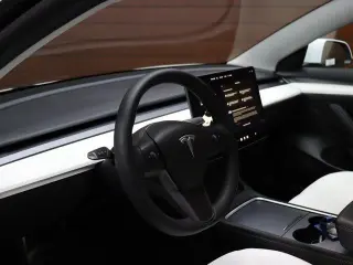 Tesla Model 3 2023 4dr Sedan