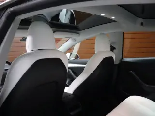 Tesla Model 3 2023 4dr Sedan