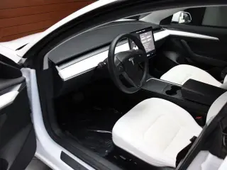 Tesla Model 3 2023 4dr Sedan