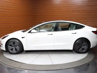 Tesla Model 3 2023 4dr Sedan