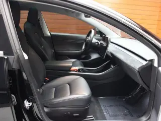 Tesla Model 3 2019 Mid Range 4dr Fastback