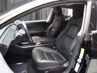 Tesla Model 3 2019 Mid Range 4dr Fastback