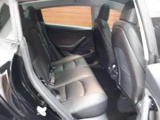 Tesla Model 3 2019 Mid Range 4dr Fastback