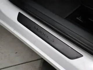 Tesla Model 3 2023 4dr Sedan