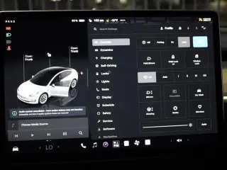 Tesla Model 3 2023 4dr Sedan