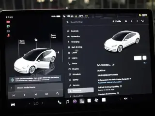 Tesla Model 3 2023 4dr Sedan