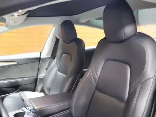 Tesla Model 3 2023 4dr Sedan