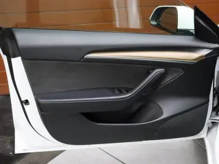 Tesla Model 3 2023 4dr Sedan