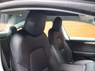 Tesla Model 3 2023 4dr Sedan