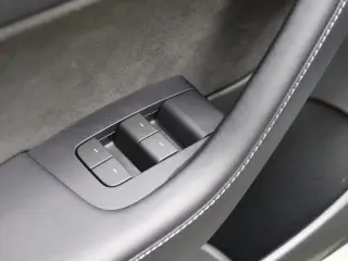 Tesla Model 3 2023 4dr Sedan
