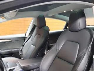 Tesla Model 3 2023 4dr Sedan