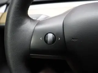 Tesla Model 3 2023 4dr Sedan
