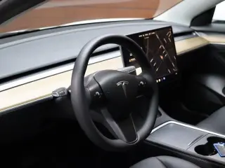 Tesla Model 3 2023 4dr Sedan