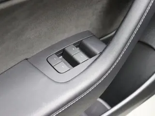 Tesla Model 3 2023 4dr Sedan