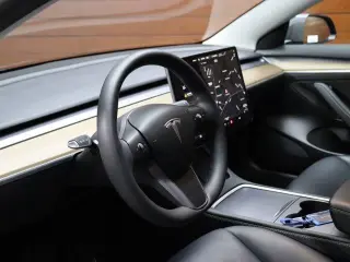 Tesla Model 3 2023 4dr Sedan