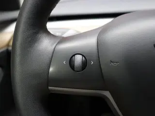 Tesla Model 3 2023 4dr Sedan