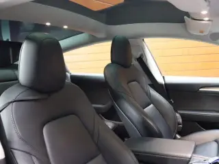 Tesla Model 3 2023 4dr Sedan