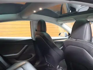 Tesla Model 3 2023 4dr Sedan
