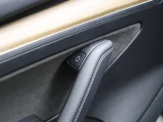 Tesla Model 3 2023 4dr Sedan