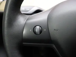 Tesla Model 3 2023 4dr Sedan