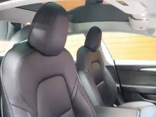 Tesla Model 3 2023 4dr Sedan