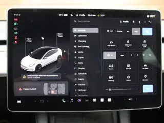 Tesla Model 3 2023 4dr Sedan